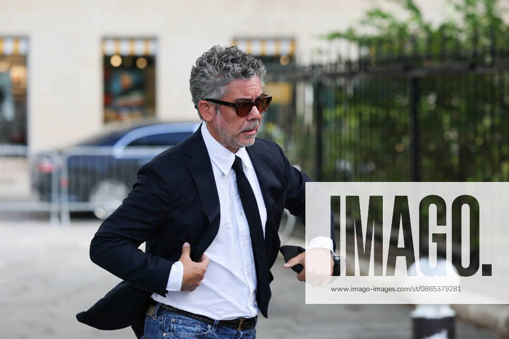Nicolas Altmayer Funeral - Paris Manu Payet during the funeral of French film producer Nicolas Altmayer at Saint Germain des Pres church in Paris, France on August 31, 2026. He was the co-founder of Mandarin Compagnie, and died in a car accident with his partner, Dior executive Mathilde Favier on August 17, aged 61 and 57, respectively. Photo by Raphael Lafargue ABACAPRESS.COM Paris France