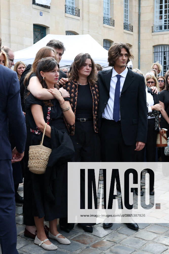 The children of Roxane, Alice, and Felix Altmayer Leaving Nicolas Altmayer’s funeral at the Church of Saint Germain des Prés in Paris on August 31, 2026 Dominique Jacovides Cyril Moreau Bestimage Leaving Nicolas Altmayer’s funeral at the Church of Saint Germain des Prés in Paris on August 31, 2026 Paris, France