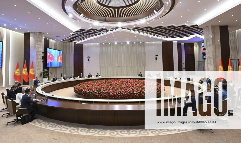 (260831) -- BISHKEK, Aug. 31, 2026 -- Chinese President Xi Jinping holds talks with Kyrgyz President Sadyr Japarov in Bishkek, Kyrgyzstan, Aug. 31, 2026. ) KYRGYZSTAN-BISHKEK-XI JINPING-KYRGYZ PRESIDENT-TALKS YanxYan