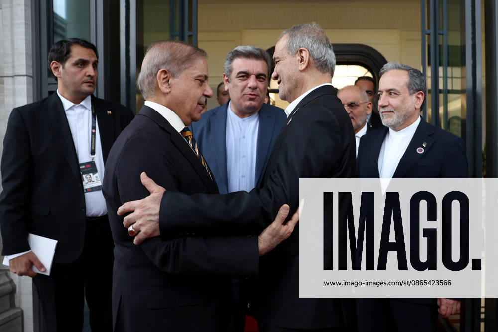 Pakistani Prime Minister Sharif - Iranian President Pezeshkian meeting in Bishkek BISHKEK, KYRGYZSTAN - AUGUST 31: (---- – MANDATORY CREDIT - IRANIAN PRESIDENCY HANDOUT - NO MARKETING NO ADVERTISING CAMPAIGNS - DISTRIBUTED AS A SERVICE TO CLIENTS----) Pakistani Prime Minister Shehbaz Sharif (2nd L) meets with Iranian President Masoud Pezeshkian (2nd R) as he attends the Shanghai Cooperation Organisation (SCO) Summit, in Bishkek, Kyrgyzstan, on August 31, 2026. Iranian Presidency Handout Anadolu Bishkek Kyrgyzstan. Editorial use only. Please get in touch for any other usage.