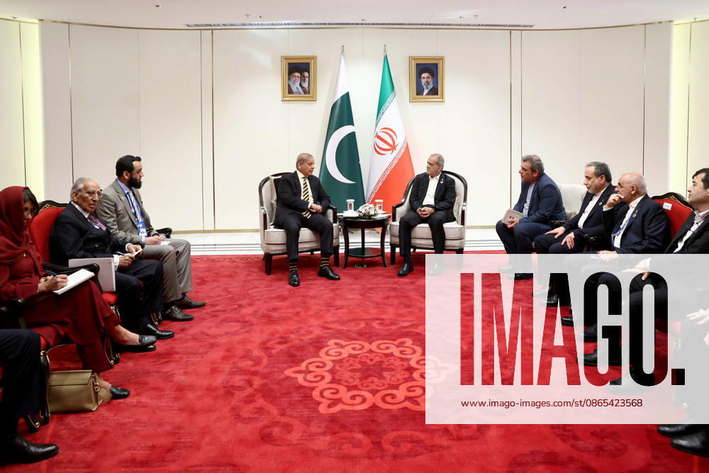 Pakistani Prime Minister Sharif - Iranian President Pezeshkian meeting in Bishkek BISHKEK, KYRGYZSTAN - AUGUST 31: (---- – MANDATORY CREDIT - IRANIAN PRESIDENCY HANDOUT - NO MARKETING NO ADVERTISING CAMPAIGNS - DISTRIBUTED AS A SERVICE TO CLIENTS----) Pakistani Prime Minister Shehbaz Sharif (C-L) meets with Iranian President Masoud Pezeshkian (C-R) as he attends the Shanghai Cooperation Organisation (SCO) Summit, in Bishkek, Kyrgyzstan, on August 31, 2026. Iranian Presidency Handout Anadolu Bishkek Kyrgyzstan. Editorial use only. Please get in touch for any other usage.