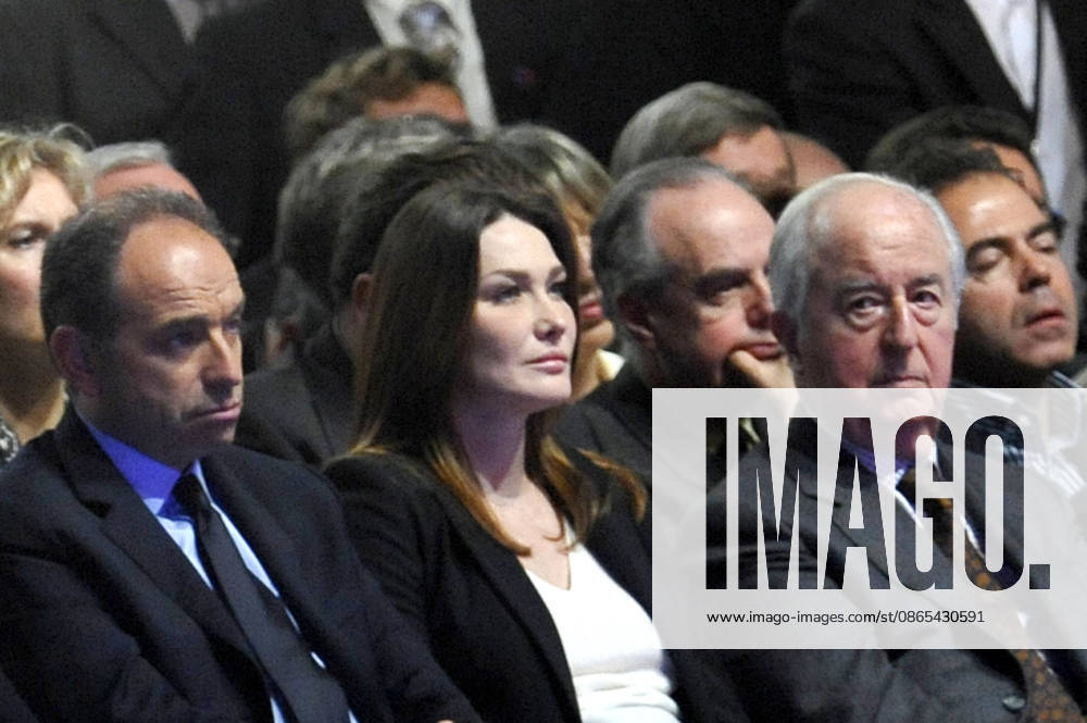 POLITIQUE : Discours candidat UMP - Villepinte - 11 03 12 Jean Pierre Raffarin Bernard Accoyer Gerard Depardieu Bernadette Chirac Jean Francois Cope President de l UMP Carla Bruni Sarkozy Edouard Balladur Francois Fillon Premier Ministre VILLEPINTE (ILE DE FRANCE)France