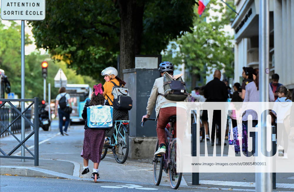 Back to School - Paris Children arrive for the first day of the 2026 school year in Paris, France on September 1, 2026. Photo by Lionel Urman ABACAPRESS.COM Paris France