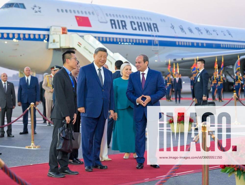 Chinese President Xi arrives in Egypt after 10 years CAIRO, EGYPT - SEPTEMBER 1: (---- - MANDATORY CREDIT - EGYPTIAN PRESIDENCY HANDOUT - NO MARKETING NO ADVERTISING CAMPAIGNS - DISTRIBUTED AS A SERVICE TO CLIENTS----) Egyptian President Abdel Fattah el-Sisi (R) welcomes his Chinese counterpart, President Xi Jinping (C), at Cairo International Airport in Cairo, Egypt, on September 1, 2026. Xi Jinping arrives in Egypt for an official visit, his first visit to the country in 10 years. Egyptian Presidency Handout Anadolu Cairo Egypt. Editorial use only. Please get in touch for any other usage.