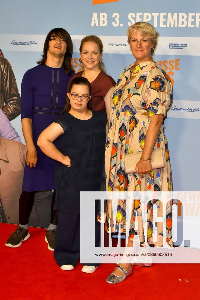 ABB GEWISSEETWAS- Jasmin Schwiers, Antonia Riet , Linn Bade, Viola Jaeger, zu Gast auf dem roten Teppich bei der NRW Kino Film Premiere Das gewisse Etwas im Kino Cinedom am 01.SEPTEMBER 2026 in Koeln NRW Deutschland