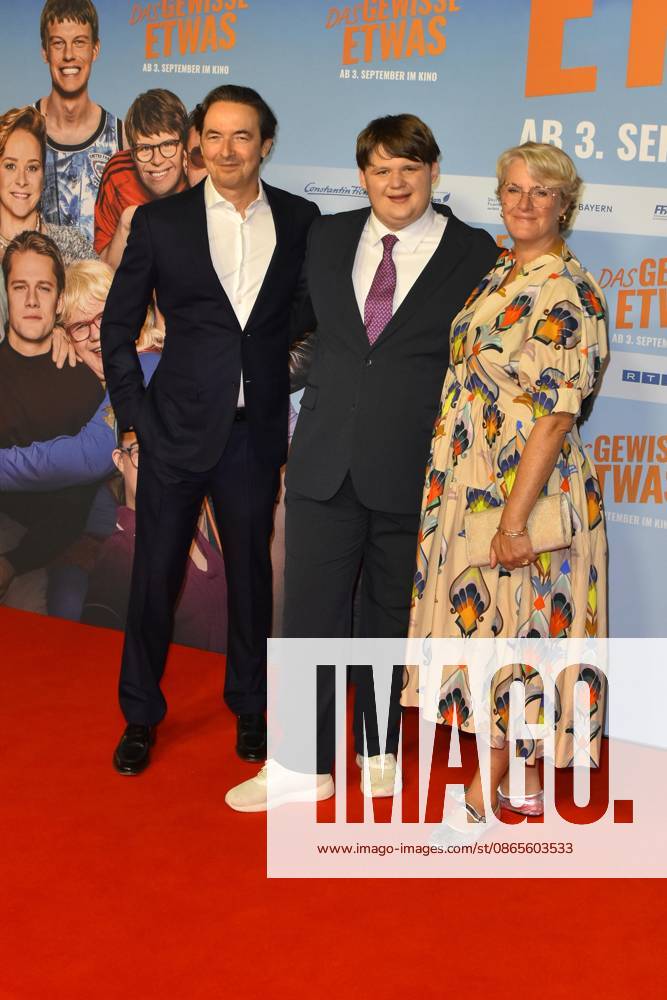ABB GEWISSEETWAS- Martin Bachmann, Timon Heinzl, Viola Jaeger zu Gast auf dem roten Teppich bei der NRW Kino Film Premiere Das gewisse Etwas im Kino Cinedom am 01.SEPTEMBER 2026 in Koeln NRW Deutschland