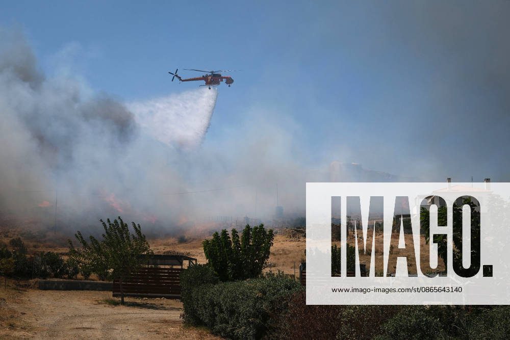 Wildfire near Karystos on Greece s Evia Island EVIA, GREECE - SEPTEMBER 2: A firefighting helicopter drops water, as a wildfire burns near Karystos on the island of Evia, Greece, on September 2, 2026 Costas Baltas Anadolu Evia Greece. Editorial use only. Please get in touch for any other usage.
