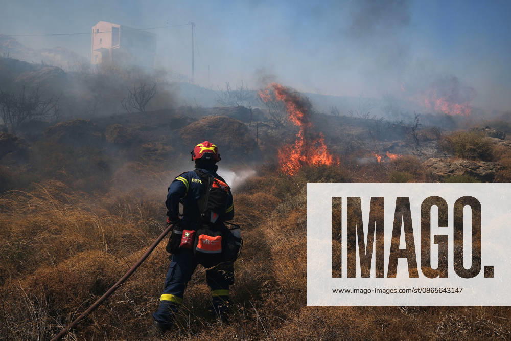 Wildfire near Karystos on Greece s Evia Island EVIA, GREECE - SEPTEMBER 2: Firefighters battle a wildfire burning near Karystos on the island of Evia, Greece, on September 2, 2026 Costas Baltas Anadolu Evia Greece. Editorial use only. Please get in touch for any other usage.