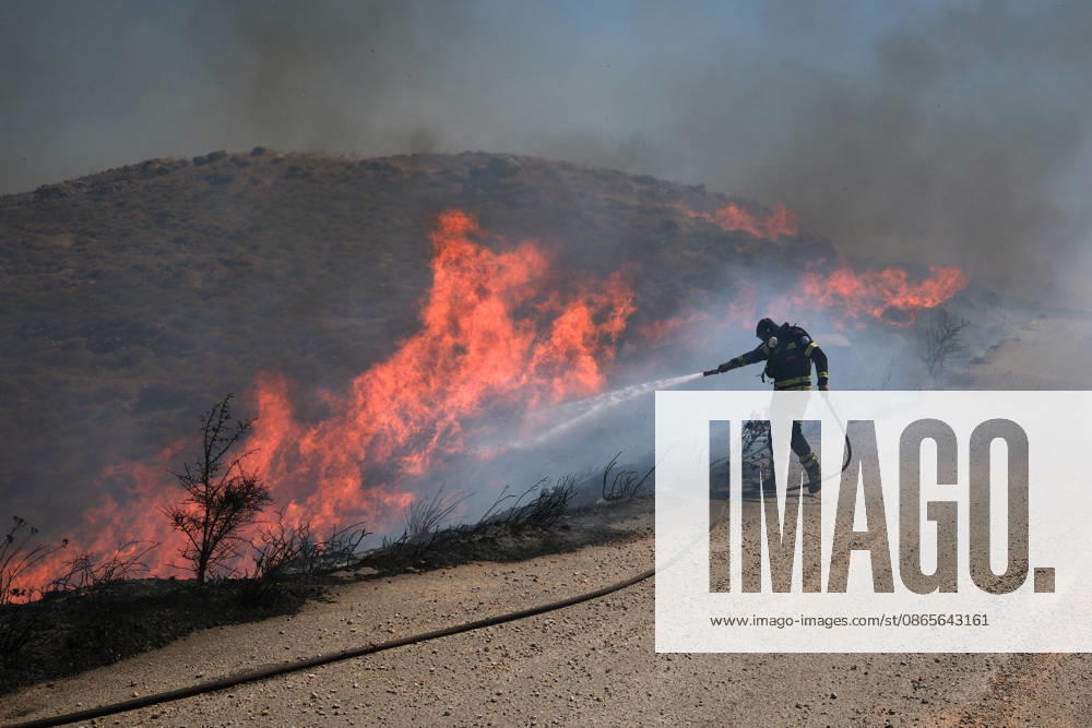 Wildfire near Karystos on Greece s Evia Island EVIA, GREECE - SEPTEMBER 2: Firefighters battle a wildfire burning near Karystos on the island of Evia, Greece, on September 2, 2026 Costas Baltas Anadolu Evia Greece. Editorial use only. Please get in touch for any other usage.