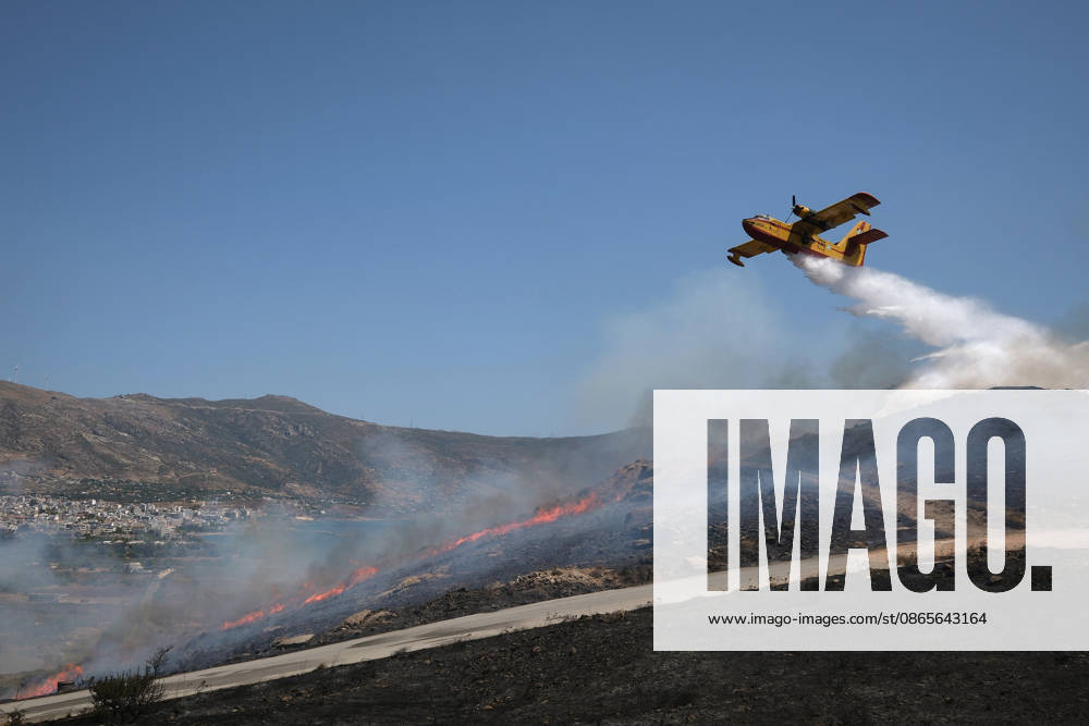 Wildfire near Karystos on Greece s Evia Island EVIA, GREECE - SEPTEMBER 2: A firefighting airplane drops water, as a wildfire burns near Karystos on the island of Evia, Greece, on September 2, 2026 Costas Baltas Anadolu Evia Greece. Editorial use only. Please get in touch for any other usage.