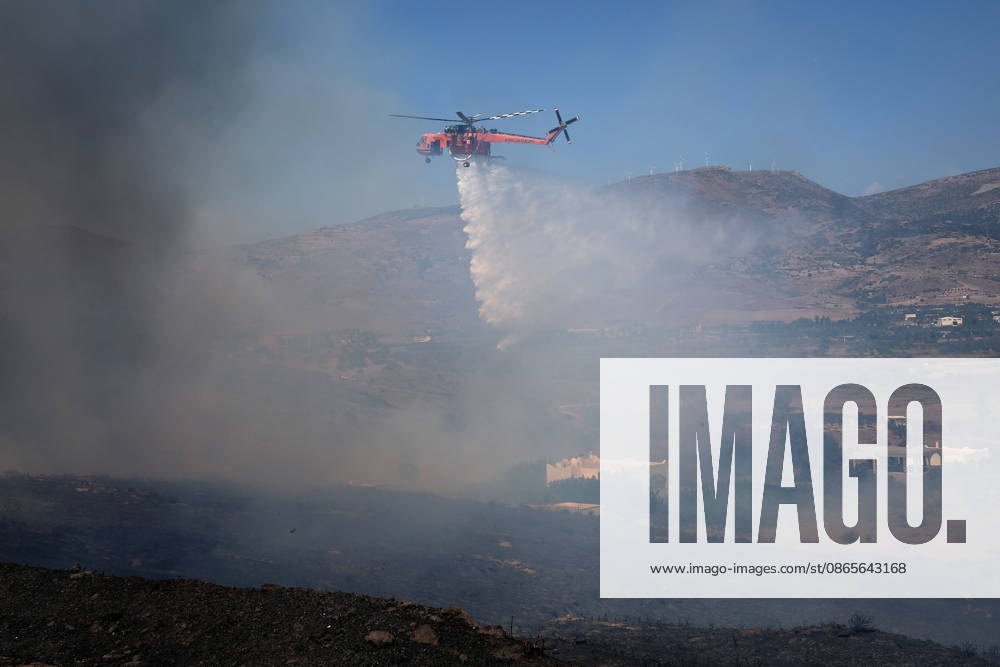 Wildfire near Karystos on Greece s Evia Island EVIA, GREECE - SEPTEMBER 2: Firefighting helicopter drops water, as a wildfire burns near Karystos on the island of Evia, Greece, on September 2, 2026 Costas Baltas Anadolu Evia Greece. Editorial use only. Please get in touch for any other usage.
