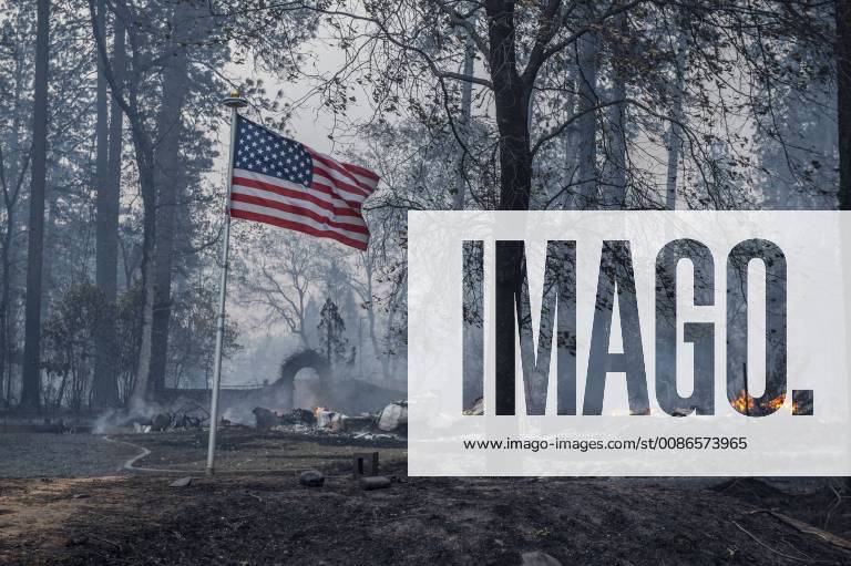 California, U.S. - An American flag stands unburned at the corner of Pearson and Middle Libby roads in Paradise after the Camp Fire destroyed several homes in the area on Thursday, Nov. 8, 2018. Paradise U.S. - ZUMAs76_ 20181108_zaf_s76_001