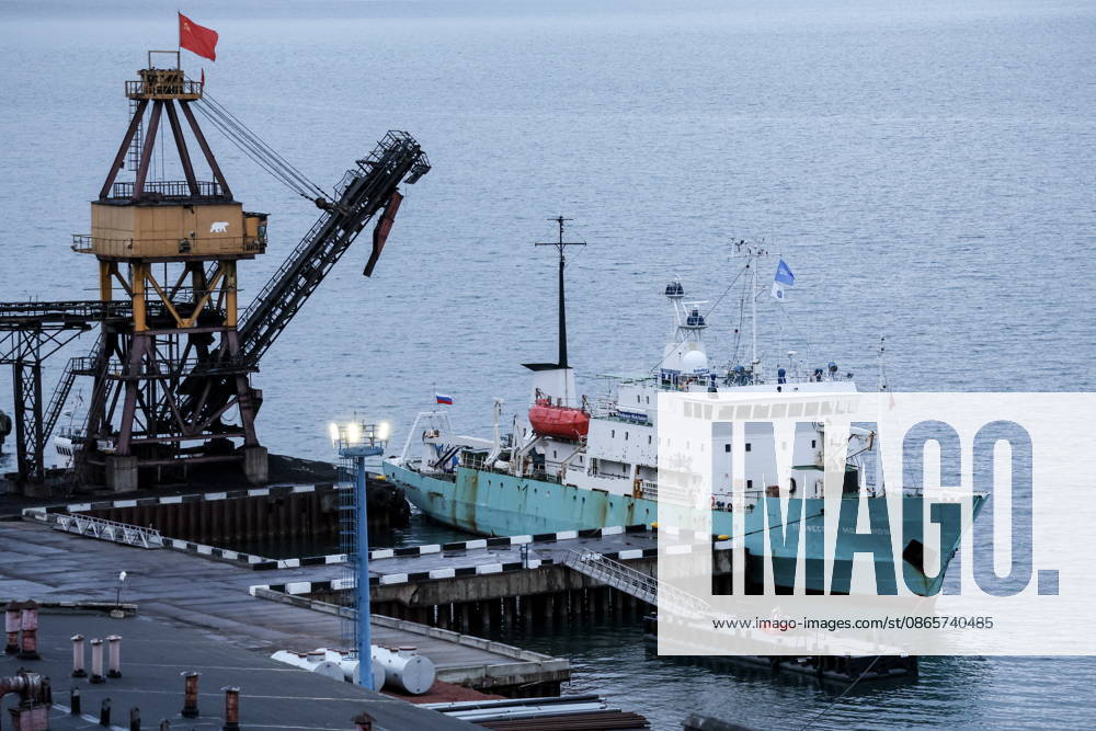 The Professor Molchanov research vessel is mooredat the Barentsburg port located at the Spitsbergen Archipelago. Sergei Malgavko TASS 97004746