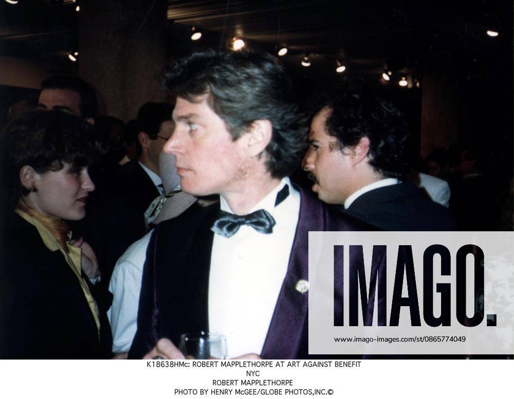 ROBERT MAPPLETHORPE Jan. 1, 2011 - K18638HMc: ROBERT MAPPLETHORPE AT ART AGAINST BENEFIT.NYC .ROBERT MAPPLETHORPE . HENRY McGEE