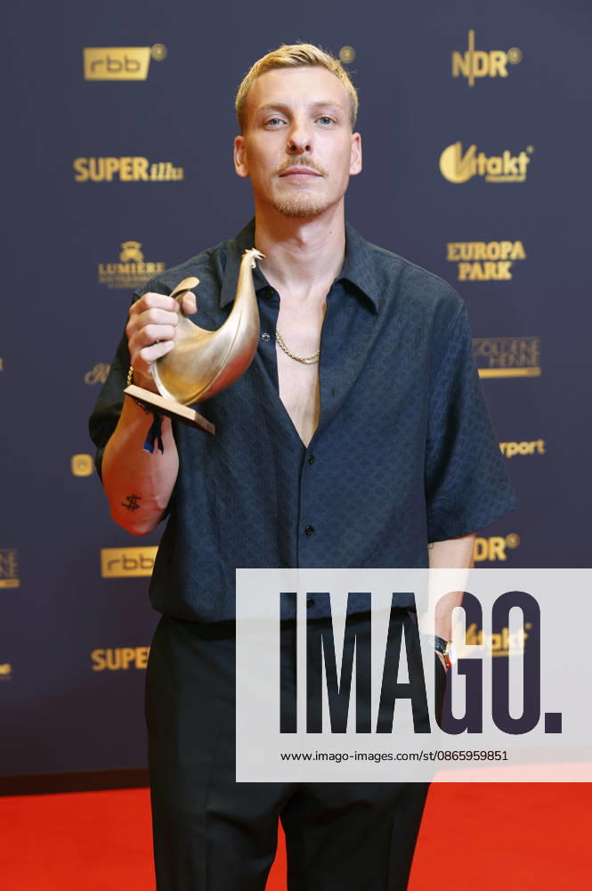 Felix Lobrecht bei der 32. Verleihung der Goldenen Henne 2026 in der Leipziger Messe. Leipzig