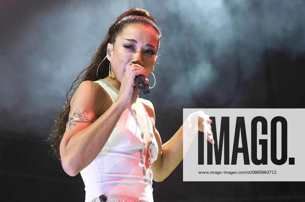 Nadja Benaissa von den No Angels bei einem Konzert der TwentyFive Live -Jubiläumstour auf der Parkbühne. Hannover