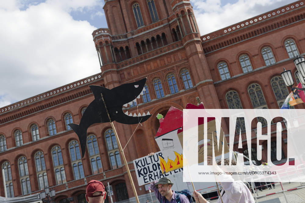 Demonstration gegen hohe Mieten in Berlin 2026-09-05 Deutschland, Berlin Demonstration zahlreicher Organisationen im Zentrum Berlins gegen hohe Mieten, Mkietwucher, Verdrängung und für die Enteignung und Kommunalisierung großer Wohnungsbestände.