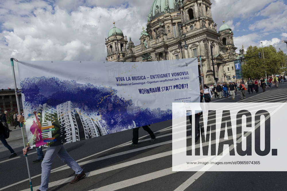 Demonstration gegen hohe Mieten in Berlin 2026-09-05 Deutschland, Berlin Demonstration zahlreicher Organisationen im Zentrum Berlins gegen hohe Mieten, Mkietwucher, Verdrängung und für die Enteignung und Kommunalisierung großer Wohnungsbestände.