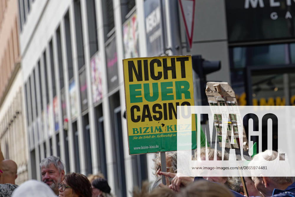 Demonstration gegen hohe Mieten in Berlin 2026-09-05 Deutschland, Berlin Demonstration zahlreicher Organisationen im Zentrum Berlins gegen hohe Mieten, Mkietwucher, Verdrängung und für die Enteignung und Kommunalisierung großer Wohnungsbestände.