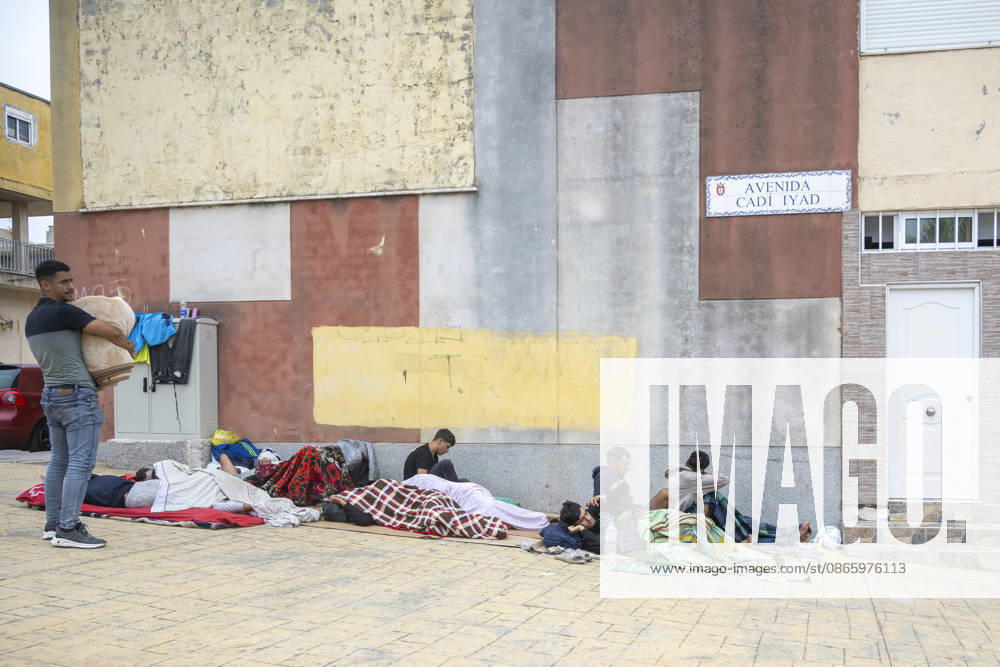 The Government Takes Control of the Port of Ceuta to Provide Humanitarian Assistance to Migrants Several migrants camped out on the street on September 6, 2026, in Ceuta, Spain. The government is taking control of the port of Ceuta to provide humanitarian assistance to migrants in tents and other spaces, as provided for in a resolution from the Ministry of Transportation and Sustainable Mobility published this Saturday and reviewed by Europa Press. Specifically, the department led by Óscar Puente authorizes the Secretary of State for Migration to temporarily use an area of 16,000 square meters of public port land located in the Poniente Expansion, Phase I, within the service area of the Port of Ceuta SEPTEMBER 5, 2026 MIGRANTS IMMIGRATION