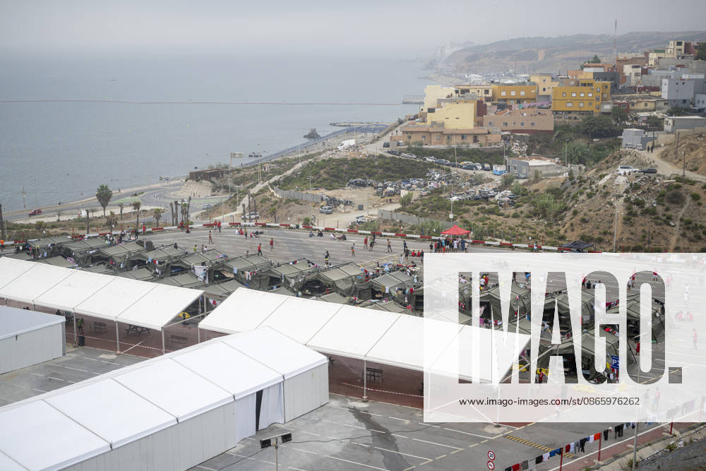 The Government Takes Control of the Port of Ceuta to Provide Humanitarian Assistance to Migrants Several migrants camped out in Ceuta, Spain, as of September 5, 2026. The Government is taking control of the port of Ceuta to provide humanitarian assistance to migrants in tents and other spaces, as provided for in a resolution from the Ministry of Transportation and Sustainable Mobility published this Saturday and reviewed by Europa Press. Specifically, the department led by Óscar Puente authorizes the Secretary of State for Migration to temporarily use an area of 16,000 square meters of public port land located in the Poniente Expansion, Phase I, within the service area of the Port of Ceuta SEPTEMBER 5, 2026 MIGRANTS IMMIGRATION HUMANITARIA