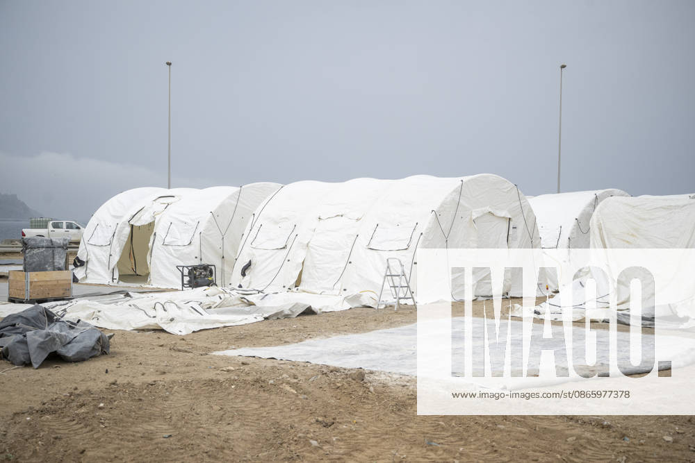 Installation of new tent shelters in Ceuta Installation of new tent shelters next to the Ceuta Food Bank, September 5, 2026, in Ceuta, Spain The government takes control of the port of Ceuta to provide humanitarian assistance to migrants in tents and other spaces, as provided for in a resolution by the Ministry of Transportation and Sustainable Mobility published this Saturday, as reported by Europa Press SEPTEMBER 5, 2026 TENT CAMP MIGRANTS IMMIGRANTS MIGRATION CRISIS HUMANITARIAN CRISIS Ceuta Ceuta, Spain