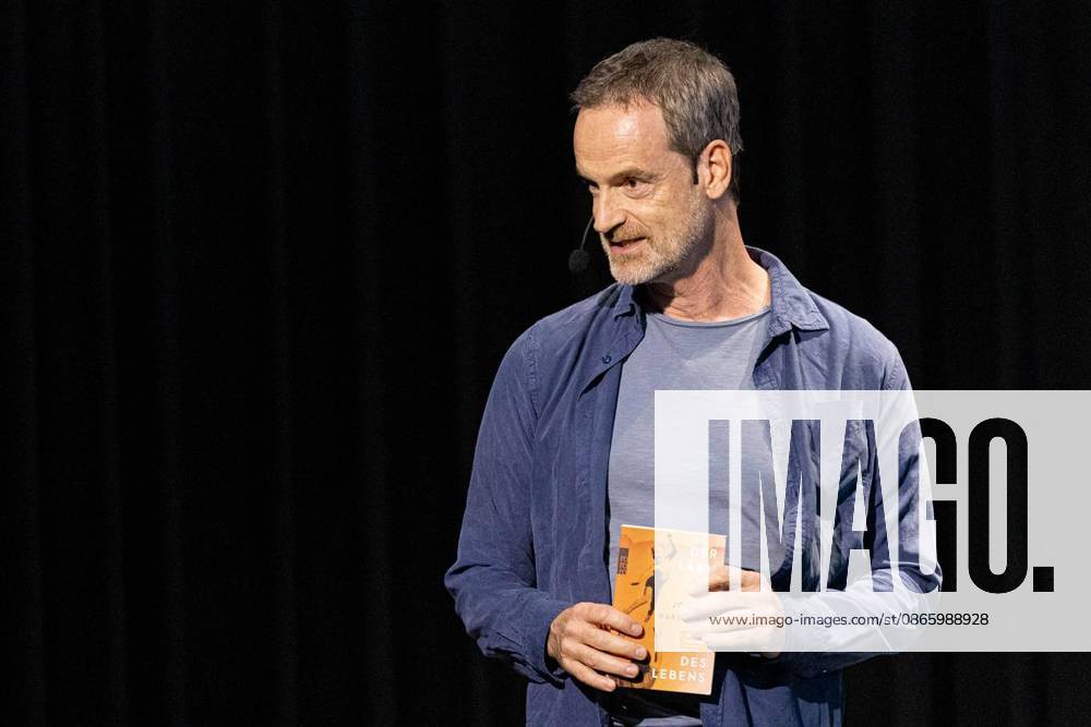 Schauspieler Jörg Hartmann liest am Samstag, 5. September 2026 aus seinem Buch Lärm des Lebens im Forum der Gesamtschule Hamminkeln. Hamminkeln