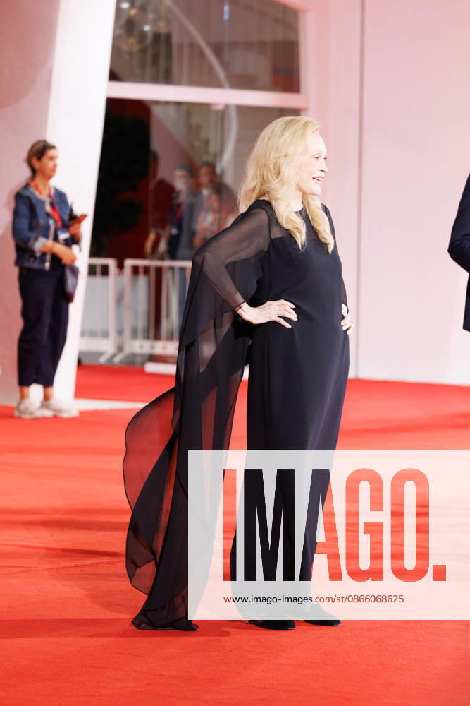 News - Kineo Award Red Carpet - The 83rd Venice International Film Festival VENICE, ITALY - SEPTEMBER 05: Faye Dunaway attends the Kineo Award Red Carpet during the 83rd Venice International Film Festival at Sala Grande on September 05, 2026 in Venice, Italy. Photo: Cinzia Camela. Lido di Venezia Palazzo del Cinema Italy