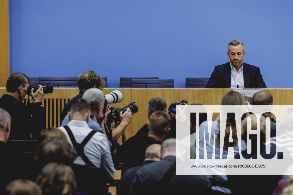 Ulrich Siegmund, Spitzenkandidat AfD in Sachsen-Anhalt, aufgenommen im Rahmen einer Pressekonferenz als Reaktion auf die Landtagswahl in Sachsen-Anhalt in Berlin, 07.09.2026. Mit rund 44% hat die AfD (Alternative fuer Deutschland) die Landtagswahl deutlich vor der CDU mit rund 17,5% gewonnen. Berlin Deutschland