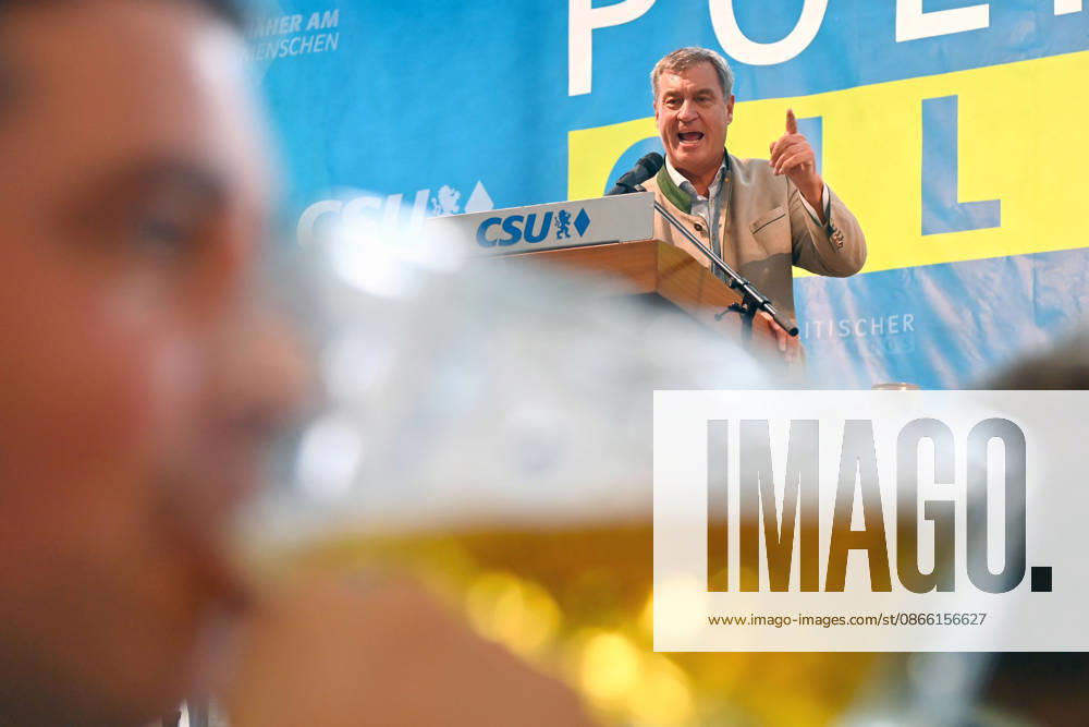 Rede Markus SOEDER (Ministerpraesident Bayern und CSU Vorsitzender) hinter Biertrinker. Politischer Gillamoos am 07.09.2026 in Abensberg,