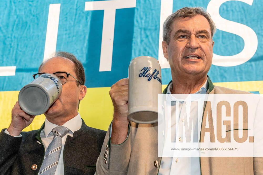 Markus Söder, Bayerischer Ministerpräsident, CSU, Alexander Dobrindt, Bundesinnenminister, beim traditionellen Politischen Frühschoppen auf dem Volksfest Gillamoos, Abensberg, 07.09.2026 Deutschland, Abensberg, 7. September 2026, Markus Söder, Ministerpräsident Bayern, CSU, mit Alexander Dobrindt, Bundesinnenminister, prosten mit einer Maß Bier der Menge zu, beim traditionellen Politischen Frühschoppen auf dem Volksfest Gillamoos, Hofbräuzelt, Gillamoos Montag, Politik, Bayern,