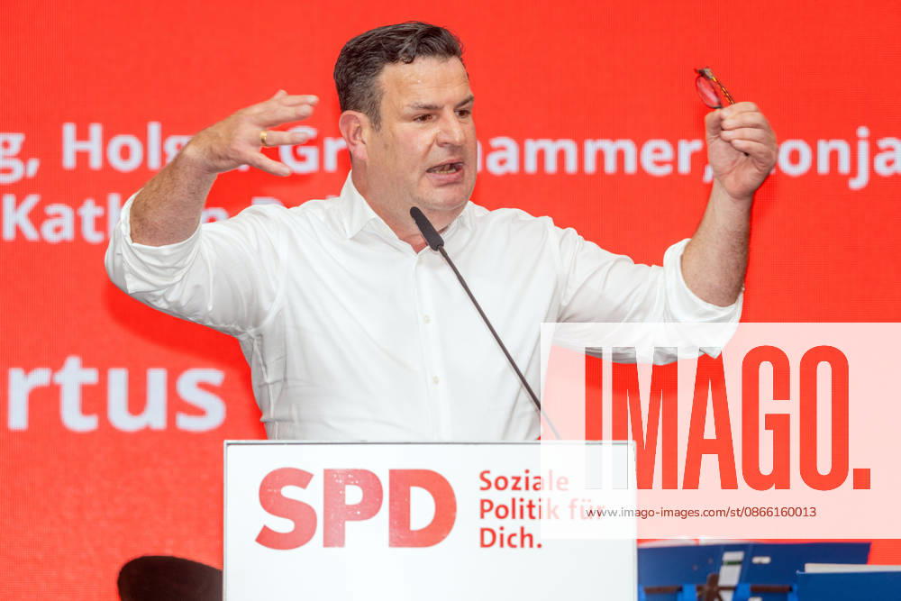 Hubertus Heil, SPD, Ex-Arbeitsminister, MdB, beim traditionellen Politischen Frühschoppen der SPD auf dem Volksfest Gillamoos, Abensberg, 07.09.2026 Deutschland, Abensberg, 7. September 2026, Hubertus Heil, SPD, Ex-Arbeitsminister, MdB, Rede beim traditionellen Politischen Frühschoppen der SPD auf dem Volksfest Gillamoos, Hofbräuzelt, Gillamoos Montag, Politik, Bayern,