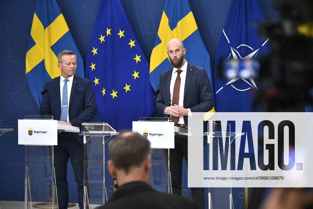 STOCKHOLM, SWEDEN 20260907 Minister of Civil Defense Carl Oskar Bohlin (M) and Mikael Frisell (right), Director General of the Civil Defense Agency, during a press conference on the SE Alert warning system STOCKHOLM, SWEDEN