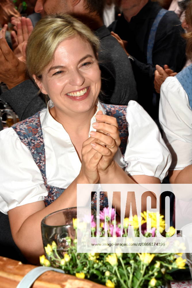 Katharina Schulze, Fraktionsvorsitzende der bayerischen GRÜNEN im Landtag Abendsberg 07.09.2026 Politischer Frühschoppen am Gillamoos im Weinzelt Bündnis 90 Die Grünen Foto Abendsberg