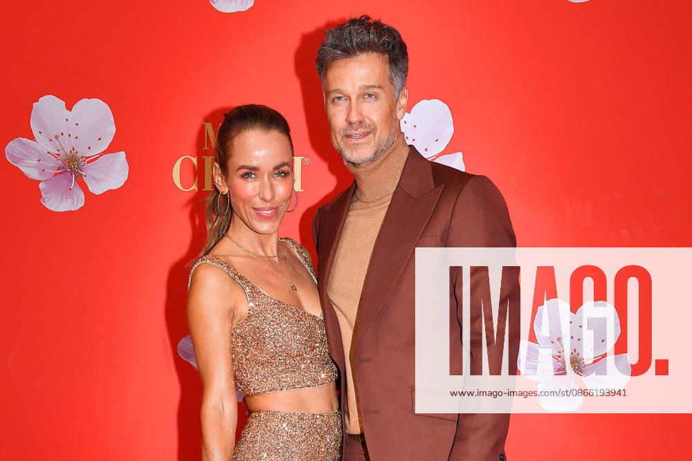 Annemarie Carpendale und Wayne Carpendale beim Mon Cheri Barbara Tag Event am 4.12.2024 in Muenchen Mon Cheri Barbara Tag 2024 in Muenchen