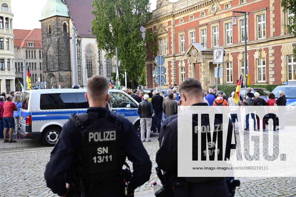 Die traditionelle Görlitzer Montagsdemonstration unter dem heutigen Motto 1000 für Görlitz Gemeinsam. Friedlich. Sichtbar. mit dem erklärten Ziel, die Marke von 1000 Teilnehmenden auf dem Postplatz zu erreichen. Hintergrund: Die wöchentlichen Montagsdemos in Görlitz laufen unter Slogans für Frieden, Freiheit und Demokratie, werden jedoch vom Verfassungsschutz als extremistisch eingestuft und beobachtet. Görlitz