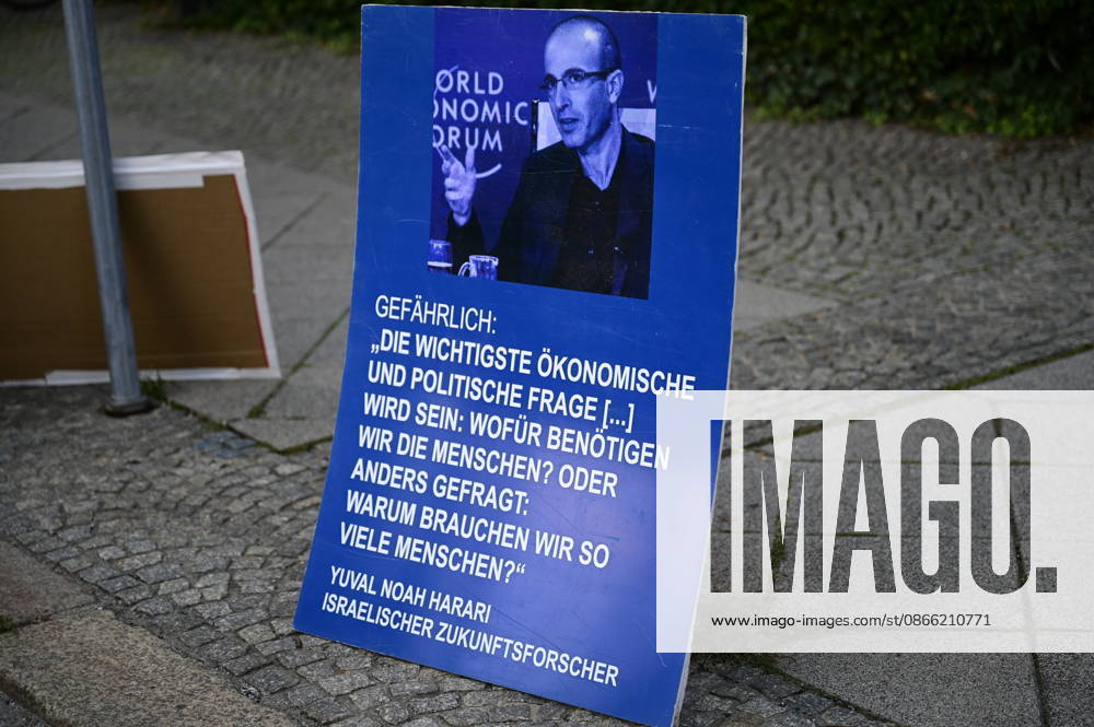 Die traditionelle Görlitzer Montagsdemonstration unter dem heutigen Motto 1000 für Görlitz Gemeinsam. Friedlich. Sichtbar. mit dem erklärten Ziel, die Marke von 1000 Teilnehmenden auf dem Postplatz zu erreichen. Hintergrund: Die wöchentlichen Montagsdemos in Görlitz laufen unter Slogans für Frieden, Freiheit und Demokratie, werden jedoch vom Verfassungsschutz als extremistisch eingestuft und beobachtet. Görlitz