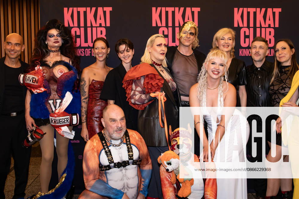 Fotograf und Regisseur Philipp Fussenegger (C) mit Cast und Produkiton beim Fotocall für die Premiere vom Film Kitkat Club - Kinks of Berlin im Kino International in Berlin am 7. Semptember 2026. Premiere vom Film Kitkat Club - Kinks of Berlin im Kino International in Berlin