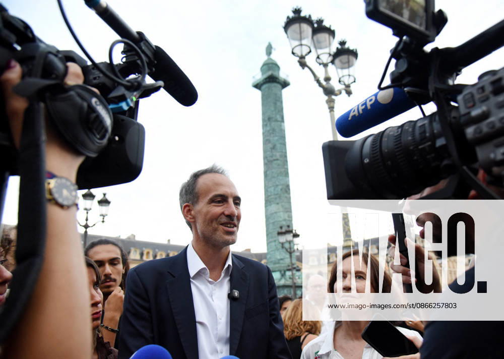 Politicians Join Feminist Coalition Press Briefing For Loi Integrale Against Sexual Violence - Paris Raphael Glucksmann during the rally against sexual violence for a comprehensive law Loi Integrale in front of the Ministry of Justice at Place Vendome in Paris, France on September 7, 2026. Photo by Alain Apaydin ABACAPRESS.COM Paris France