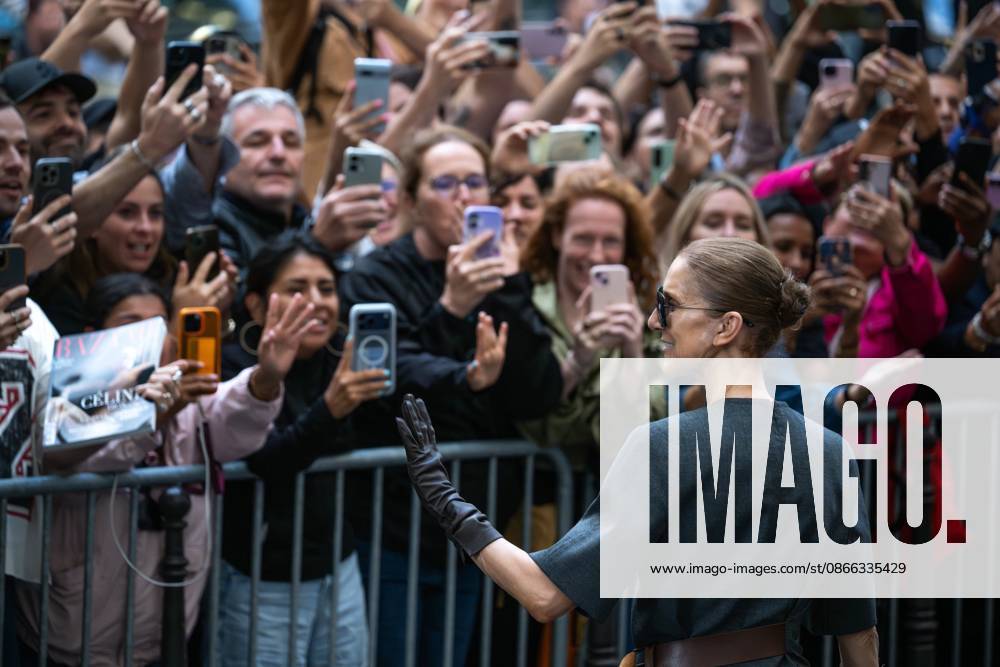CELINE DION IN PARIS PHOTOPQR OUEST FRANCE Stéphane Geufroi Paris, September 8, 2026 Céline Dion leaves the Royal Monceau in the late afternoon. As usual, she took a few minutes to greet her fans. Paris, September 8, 2026 – Céline Dion leaves the Royal Monceau in the late afternoon. As usual, she took a few minutes to greet her admirers. Paris, France
