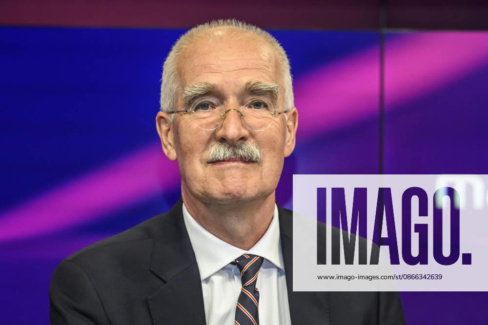 V.l. Sergej Lochthofen (Journalist), GER, Berlin, Studio, zu Gast bei Maischberger, politische Talkshow, TV, Format, mit Moderatorin Sandra Maischberger, Das Erste, aus Adlershof Am Studio 20, 08.09.2026,