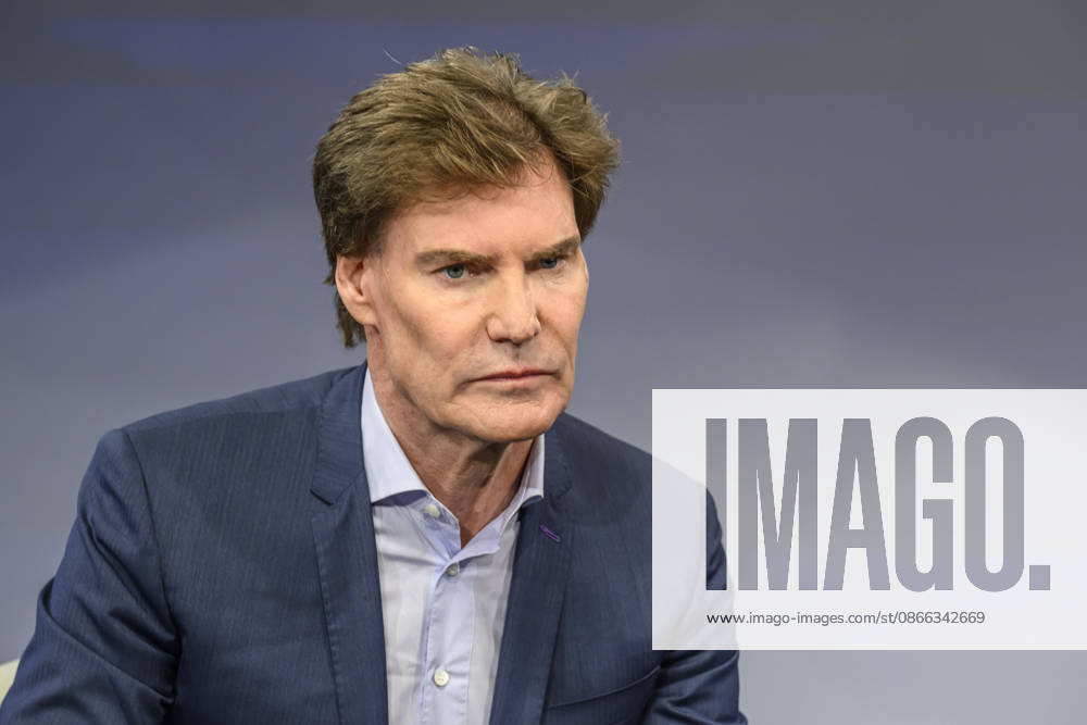 V.l. Carsten Maschmeyer (Unternehmer), GER, Berlin, Studio, zu Gast bei Maischberger, politische Talkshow, TV, Format, mit Moderatorin Sandra Maischberger, Das Erste, aus Adlershof Am Studio 20, 08.09.2026,