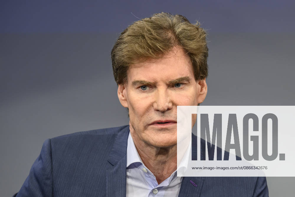 V.l. Carsten Maschmeyer (Unternehmer), GER, Berlin, Studio, zu Gast bei Maischberger, politische Talkshow, TV, Format, mit Moderatorin Sandra Maischberger, Das Erste, aus Adlershof Am Studio 20, 08.09.2026,