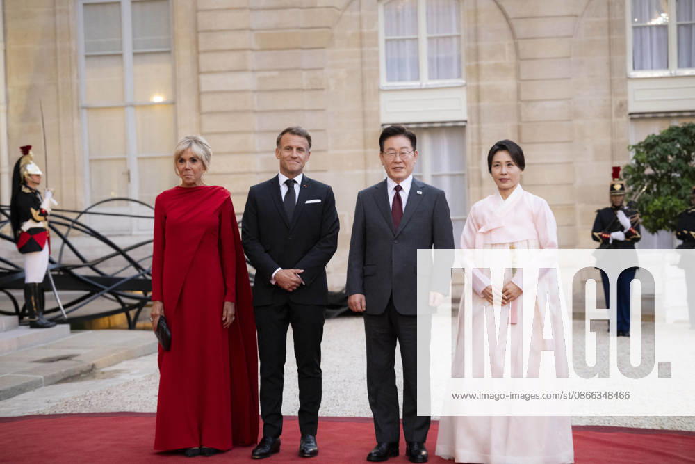 French State dinner for South Korea s President - Paris France s President Emmanuel Macron and his wife Brigitte Macron welcome South Korea s President Lee Jae Myung and his wife Kim Hye Kyung before for a State dinner organised by France s President Emmanuel Macron for South Korea s President Lee Jae Myung at the Elysee Presidential Palace, in Paris on September 8, 2026.Photo by Eliot Blondet ABACAPRESS.COM Paris France France
