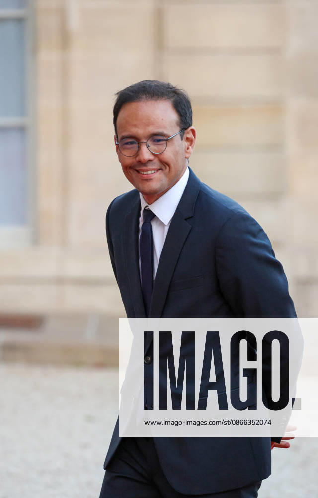DiÌ‚ner d Etat en l honneur de Mr LEE Jae Myung, PreÌsident de la ReÌpublique de CoreÌe Cedric O Emmanuel Macron et Brigitte Macron recoivent Mr LEE Jae Myung, PreÌsident de la ReÌpublique de CoreÌe et son à pouse, Kim Hye-kyung, à l occasion d un diner d à tat au Palais de l Elysà e à Paris, le 8 septembre 2026. French President, Emmanuel Macron and his wife, Brigitte Macron hosted Mr. LEE Jae Myung, President of the Republic of Korea, and his wife, Kim Hye-kyung, at a state dinner at the Elysà e Palace in Paris on September 8, 2026.