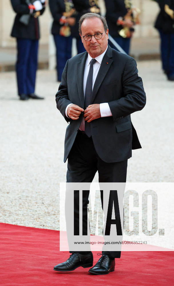 DiÌ‚ner d Etat en l honneur de Mr LEE Jae Myung, PreÌsident de la ReÌpublique de CoreÌe Francois Hollande Emmanuel Macron et Brigitte Macron recoivent Mr LEE Jae Myung, PreÌsident de la ReÌpublique de CoreÌe et son à pouse, Kim Hye-kyung, à l occasion d un diner d à tat au Palais de l Elysà e à Paris, le 8 septembre 2026. French President, Emmanuel Macron and his wife, Brigitte Macron hosted Mr. LEE Jae Myung, President of the Republic of Korea, and his wife, Kim Hye-kyung, at a state dinner at the Elysà e Palace in Paris on September 8, 2026.