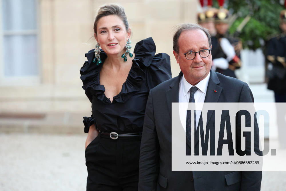 DiÌ‚ner d Etat en l honneur de Mr LEE Jae Myung, PreÌsident de la ReÌpublique de CoreÌe Francois Hollande and Julie Gayet Emmanuel Macron et Brigitte Macron recoivent Mr LEE Jae Myung, PreÌsident de la ReÌpublique de CoreÌe et son à pouse, Kim Hye-kyung, à l occasion d un diner d à tat au Palais de l Elysà e à Paris, le 8 septembre 2026. French President, Emmanuel Macron and his wife, Brigitte Macron hosted Mr. LEE Jae Myung, President of the Republic of Korea, and his wife, Kim Hye-kyung, at a state dinner at the Elysà e Palace in Paris on September 8, 2026.
