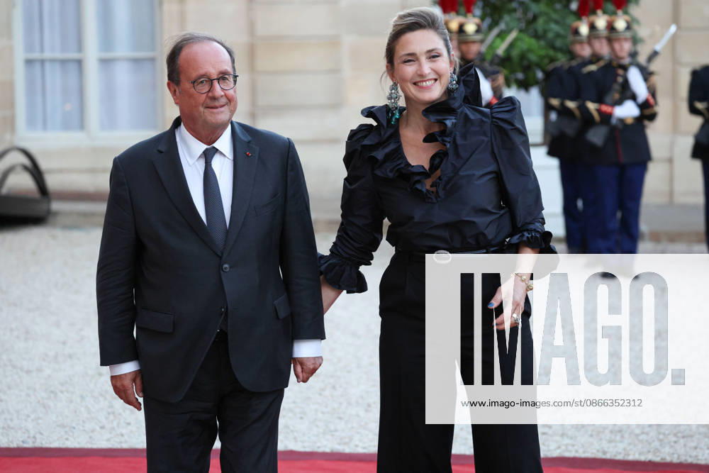 DiÌ‚ner d Etat en l honneur de Mr LEE Jae Myung, PreÌsident de la ReÌpublique de CoreÌe Francois Hollande and Julie Gayet Emmanuel Macron et Brigitte Macron recoivent Mr LEE Jae Myung, PreÌsident de la ReÌpublique de CoreÌe et son Ã pouse, Kim Hye-kyung, Ã l occasion d un diner d Ã tat au Palais de l ElysÃ e Ã Paris, le 8 septembre 2026. French President, Emmanuel Macron and his wife, Brigitte Macron hosted Mr. LEE Jae Myung, President of the Republic of Korea, and his wife, Kim Hye-kyung, at a state dinner at the ElysÃ e Palace in Paris on September 8, 2026.