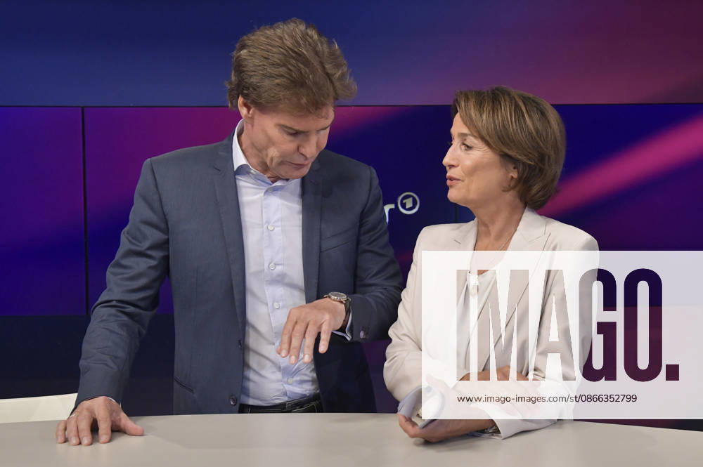 Carsten Maschmeyer und Sandra Maischberger in der ARD-Talkshow maischberger im Studio Berlin Adlershof. Berlin