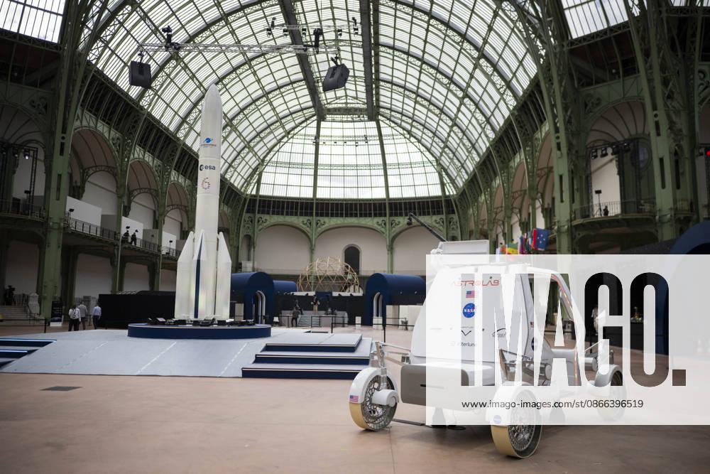 Astrolab Lunar Rover During International Space Summit - Paris An Astrolab lunar rover is showcased at the International Space Summit in Paris, France on September 9, 2026. Photo by Eliot Blondet ABACAPRESS.COM Paris France France